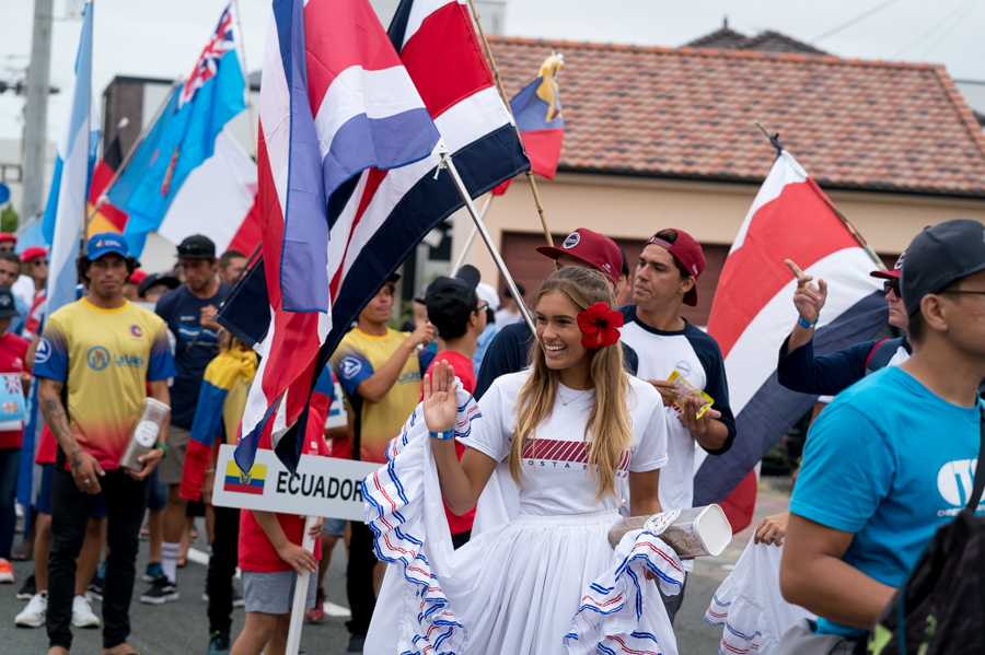 Cerimônia de abertura do UR ISA World Surfing Games 2018, Long Beach, Tahara, Japão.