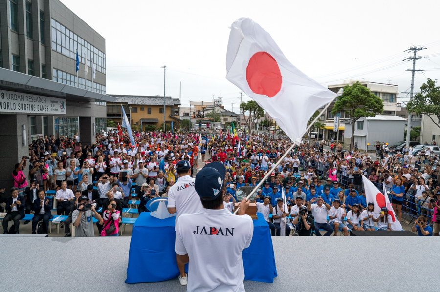 Cerimônia de abertura do UR ISA World Surfing Games 2018, Long Beach, Tahara, Japão.