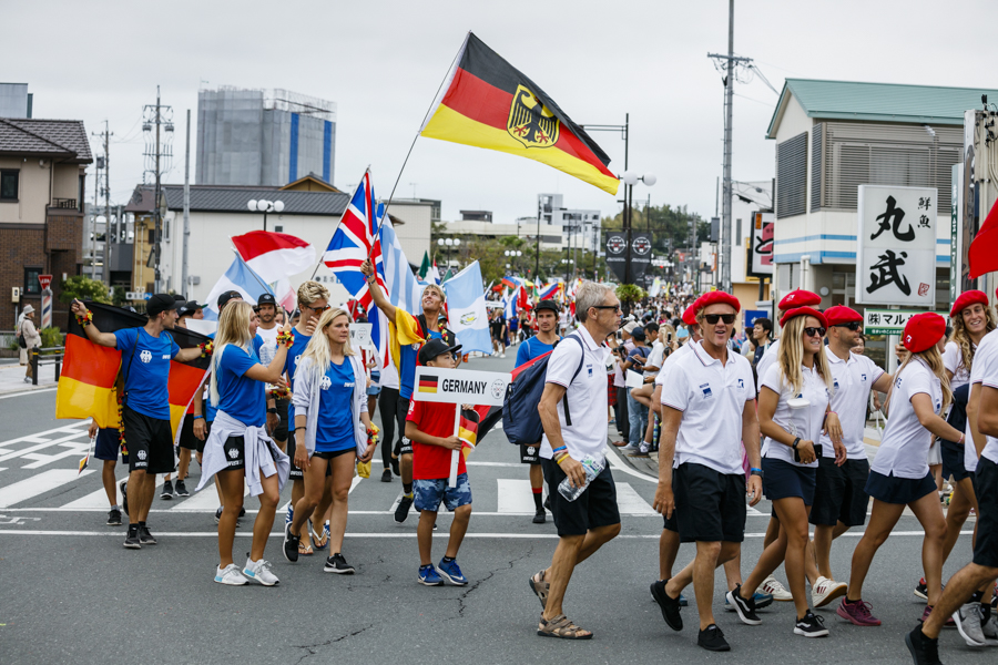 Cerimônia de abertura do UR ISA World Surfing Games 2018, Long Beach, Tahara, Japão.