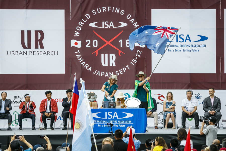 Cerimônia de abertura do UR ISA World Surfing Games 2018, Long Beach, Tahara, Japão.