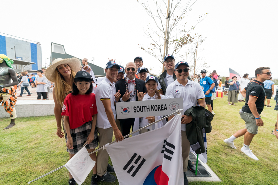 Cerimônia de abertura do UR ISA World Surfing Games 2018, Long Beach, Tahara, Japão.