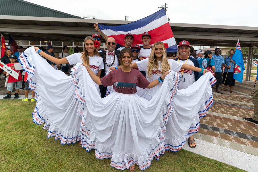 Cerimônia de abertura do UR ISA World Surfing Games 2018, Long Beach, Tahara, Japão.