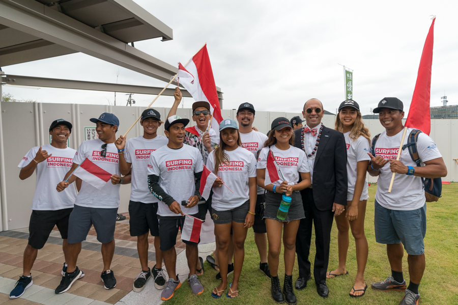 Cerimônia de abertura do UR ISA World Surfing Games 2018, Long Beach, Tahara, Japão.