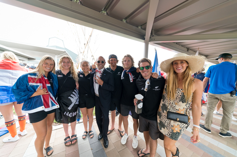 Cerimônia de abertura do UR ISA World Surfing Games 2018, Long Beach, Tahara, Japão.