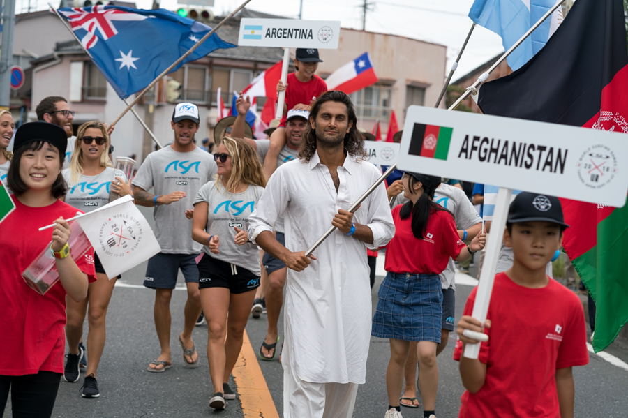 Cerimônia de abertura do UR ISA World Surfing Games 2018, Long Beach, Tahara, Japão.