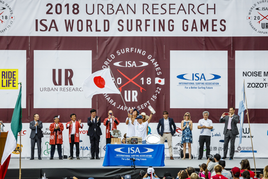 Cerimônia de abertura do UR ISA World Surfing Games 2018, Long Beach, Tahara, Japão.
