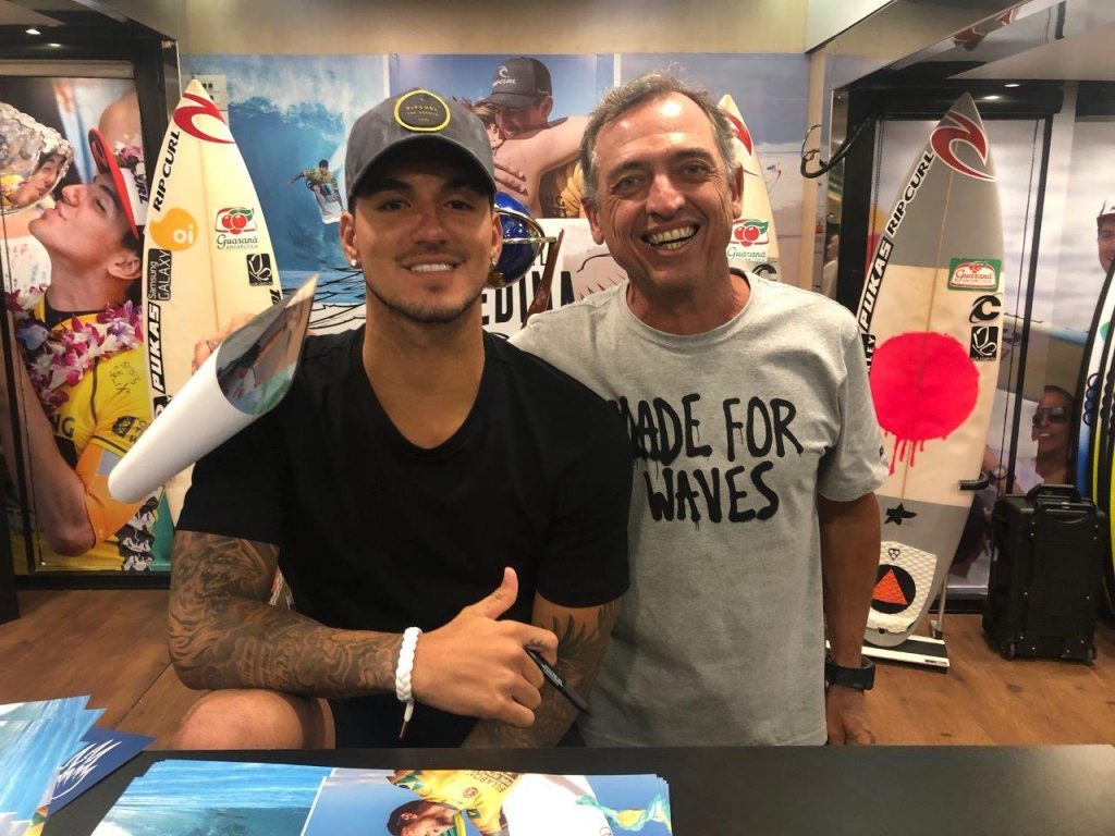 Sessão de autógrafos de Gabriel Medina