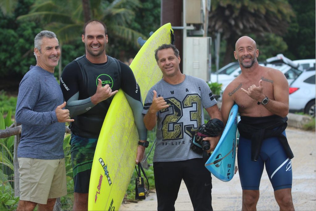 Garrett McNamara, Eduardo Bolsonaro, Kleber Pires e Sylvio Mancusi, Sunset Beach, North Shore de Oahu, Havaí
