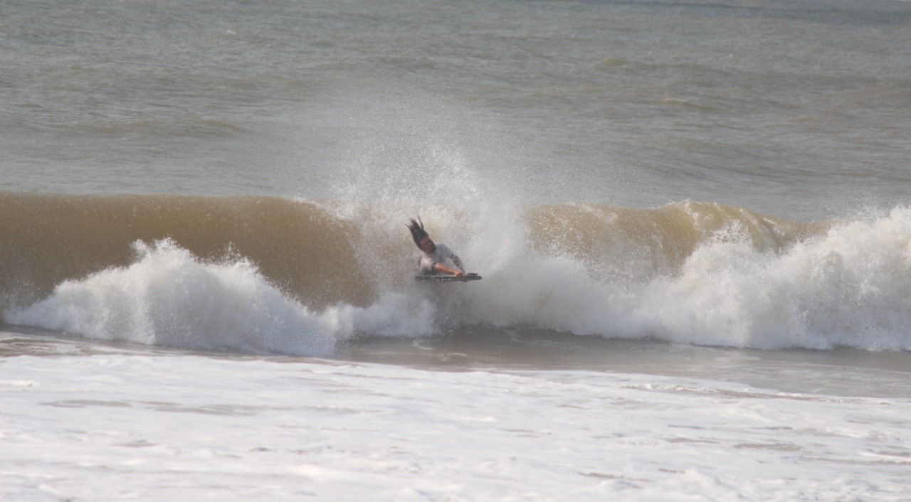 Ronires Viana fica em segundo lugar no Wahine Bodyboarding Pro.