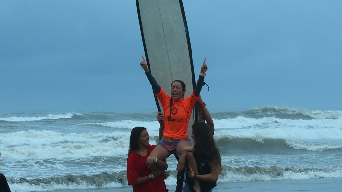 Kaylane Souza, campeã da categoria Longboard Feminno