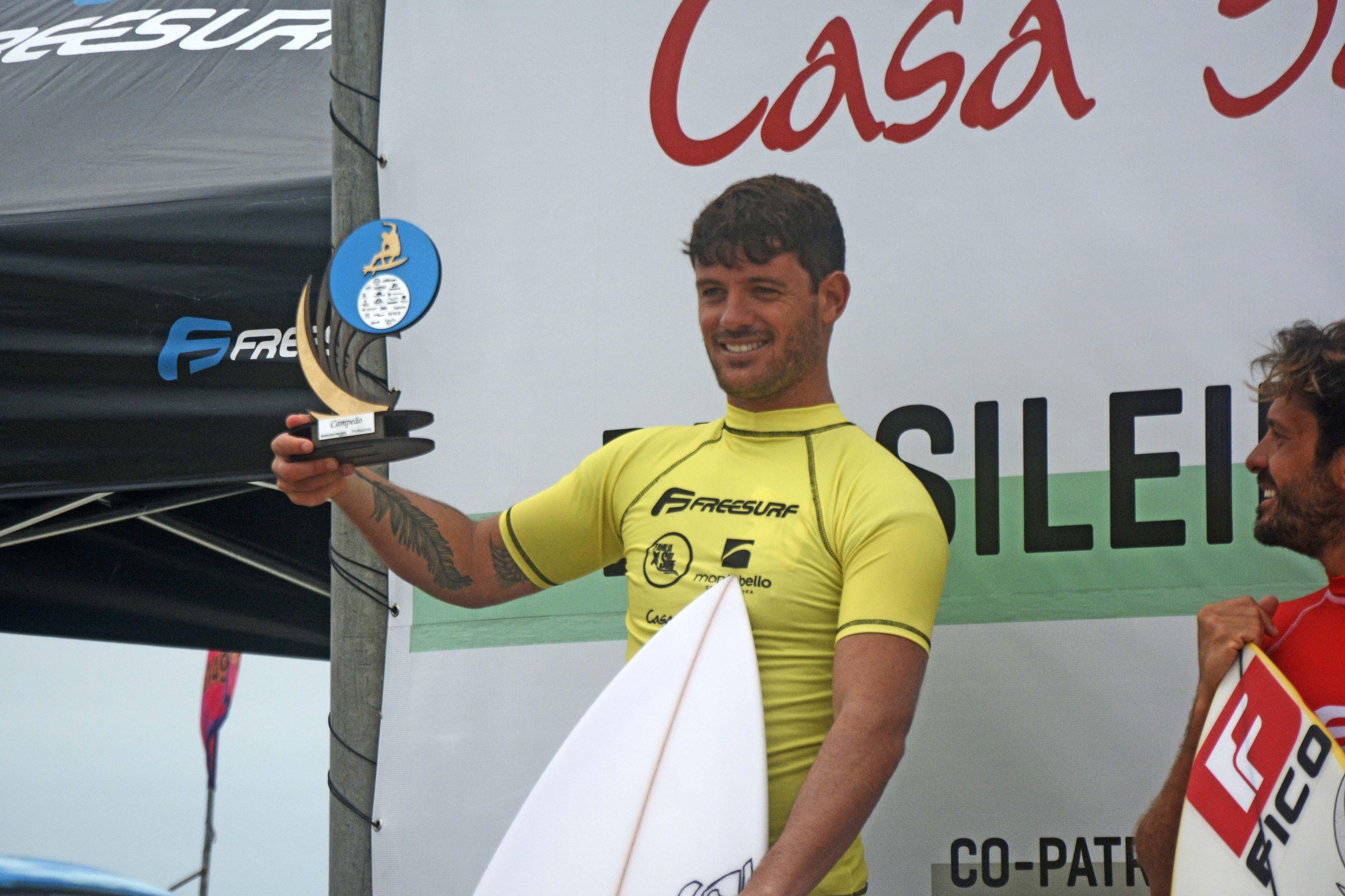 Santiago Muniz vence etapa gaúcha do Brasileiro de Surf 2021, em Torres (RS)