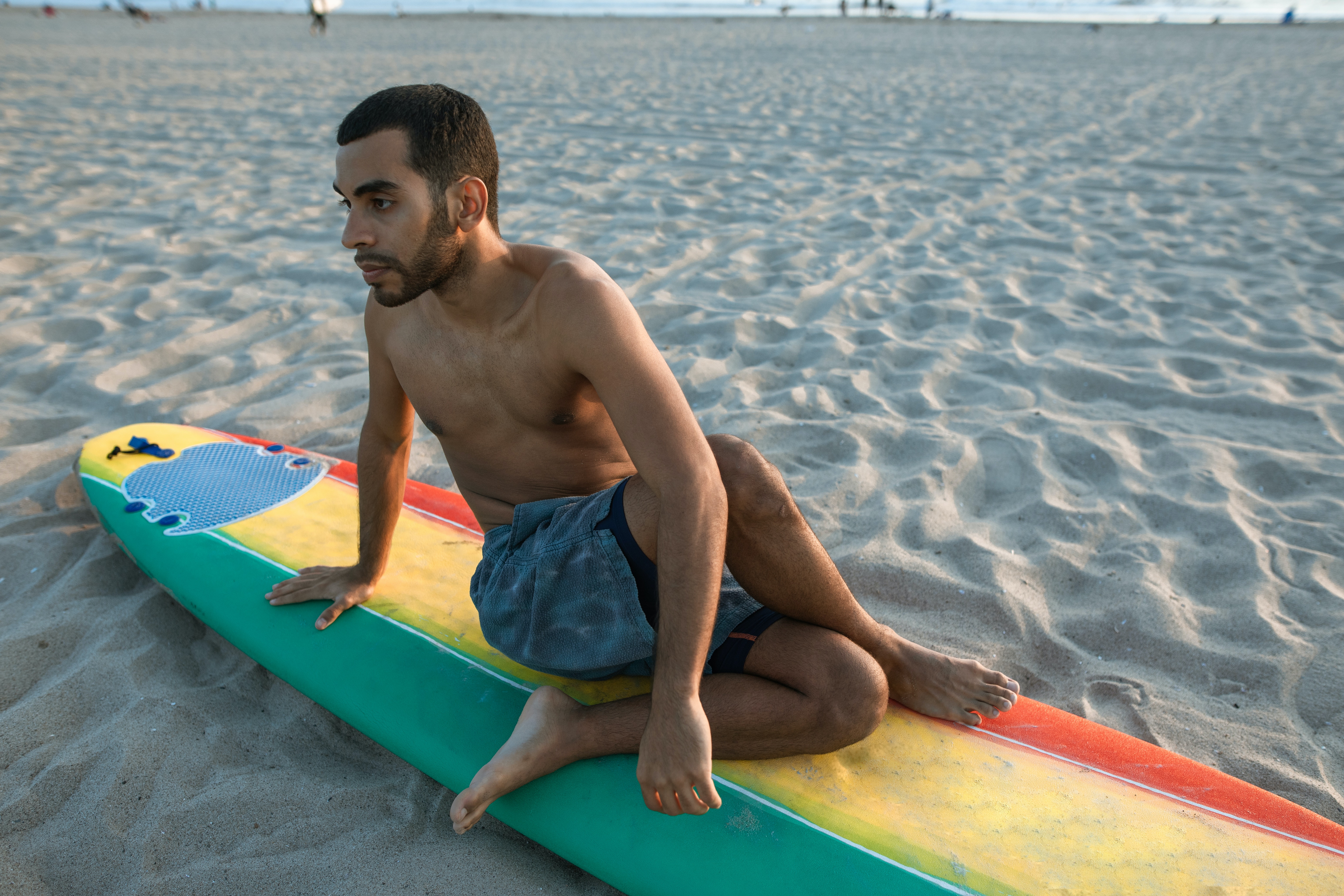 Alongamento antes do surfe