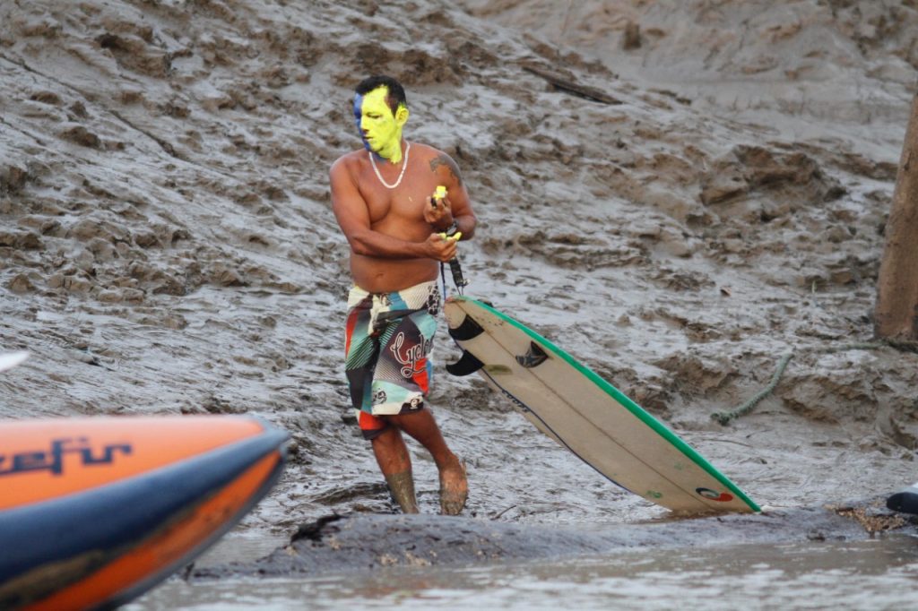 Surf na Pororoca, Chaves, Arquipélago do Marajó (PA)