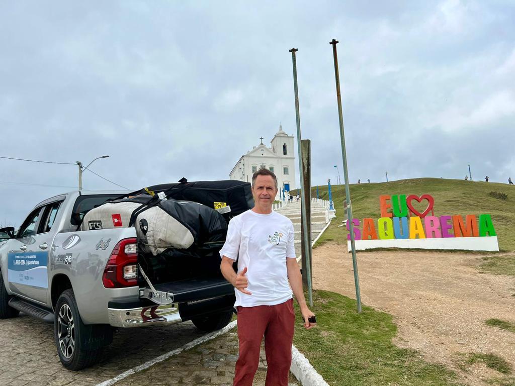 Marcio Zouvi cuida da logística das pranchas nos bastidores do CT