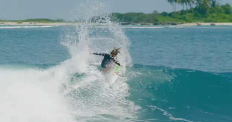 Caroline Marks, Mentawai, Indonésia