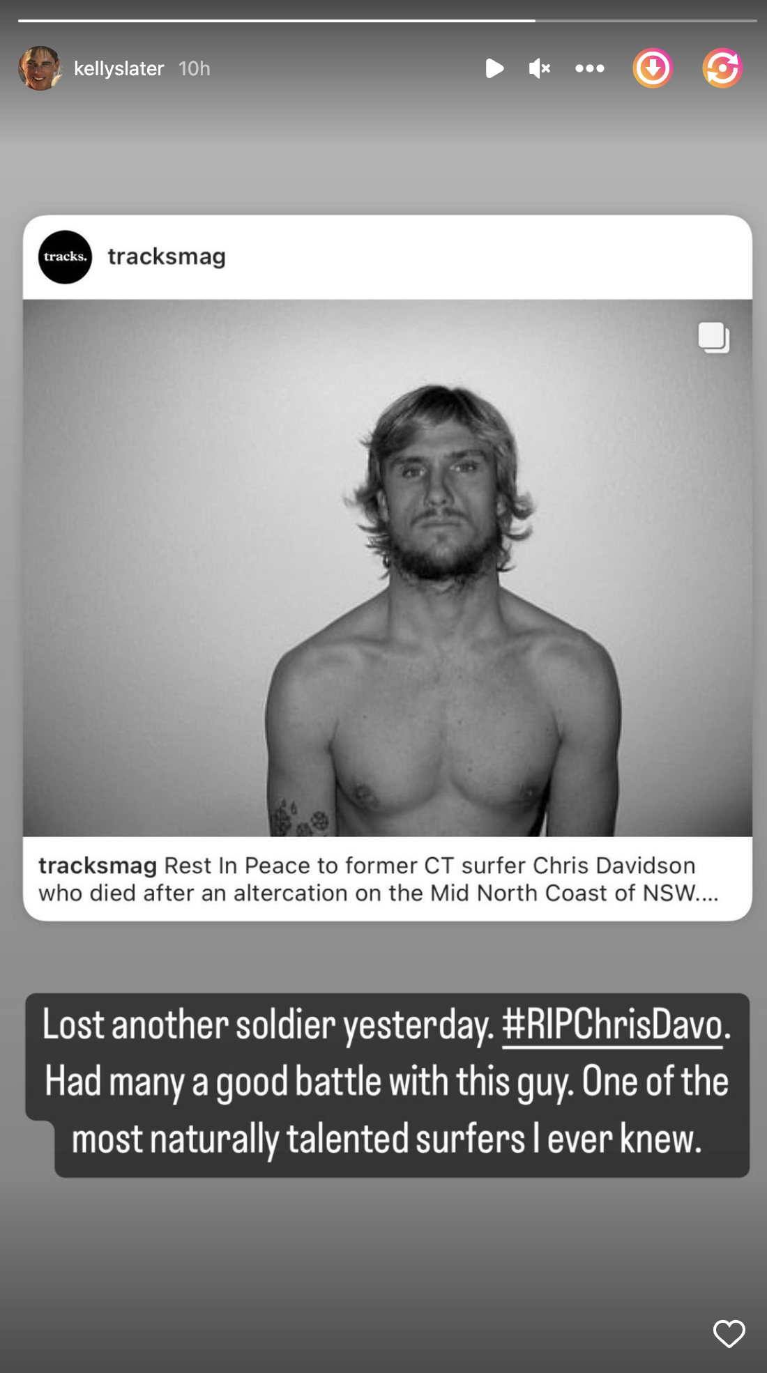 Kelly Slater homenageia Chris Davidson no Instagram