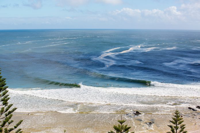 Snapper Rocks - Crowd de peso | Waves