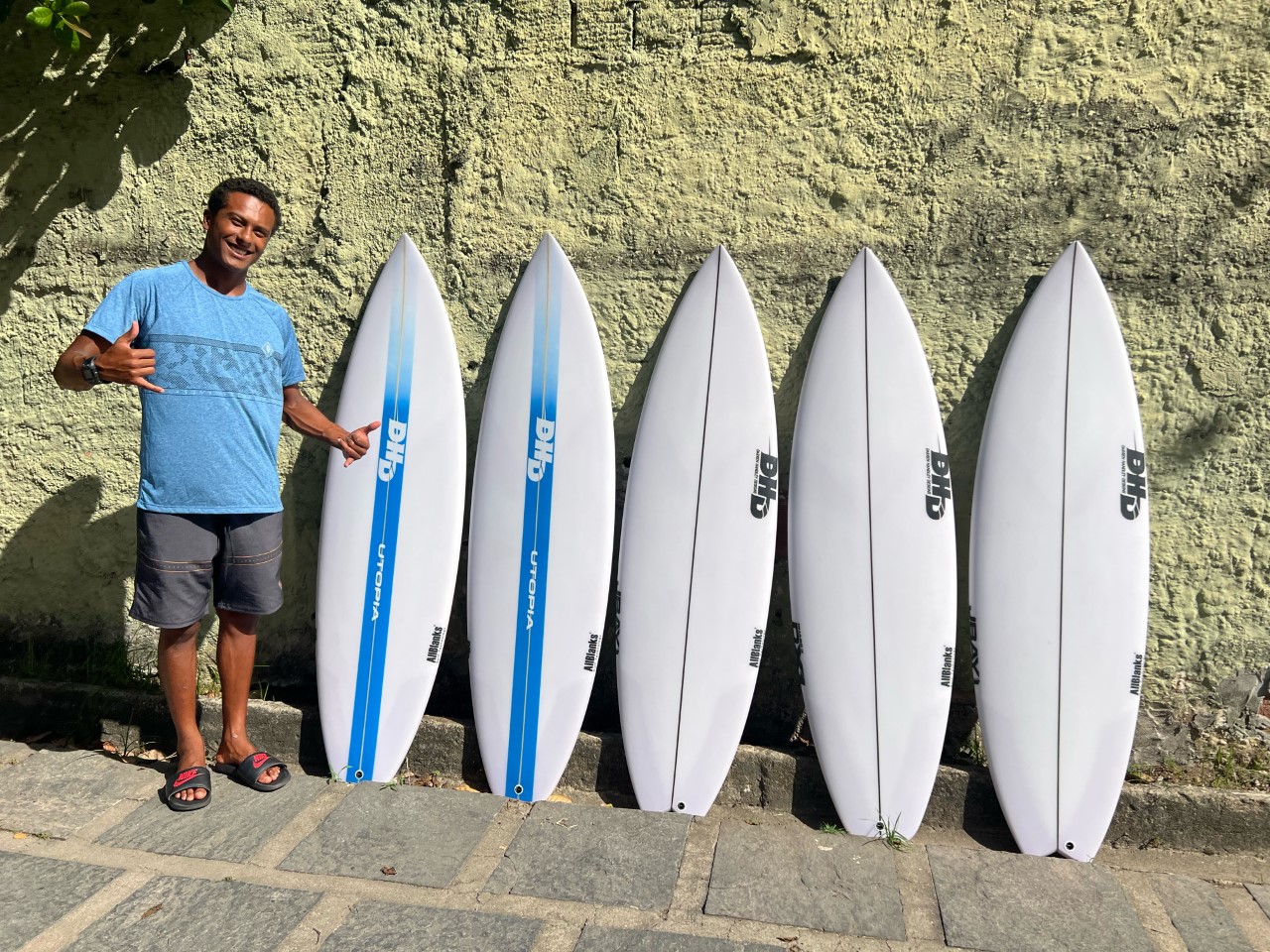 Cauã Costa apresenta seu quiver de pranchas da DHD Brasil.