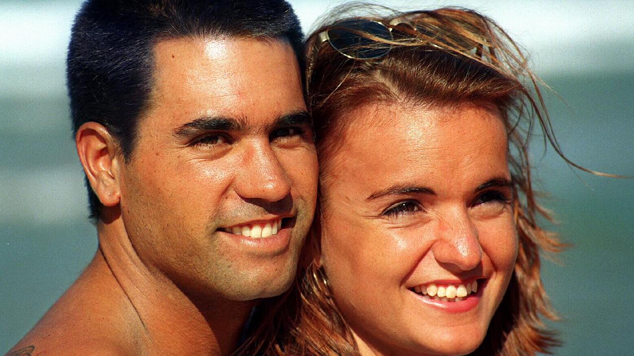 Havaiano John Shimooka, ex-top do circuito mundial, tirou a própria vida depois da morte da esposa.