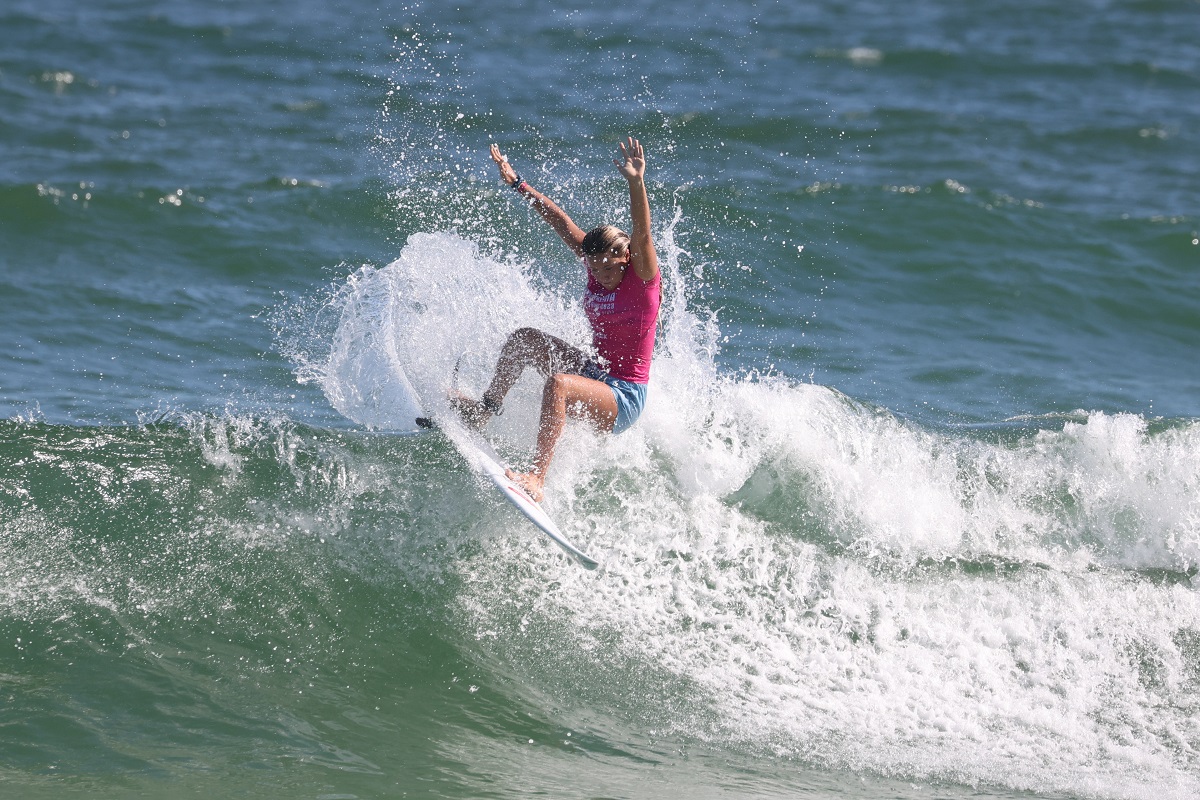 Laura Raupp em busca do bicampeonato Junior em Saquarema.