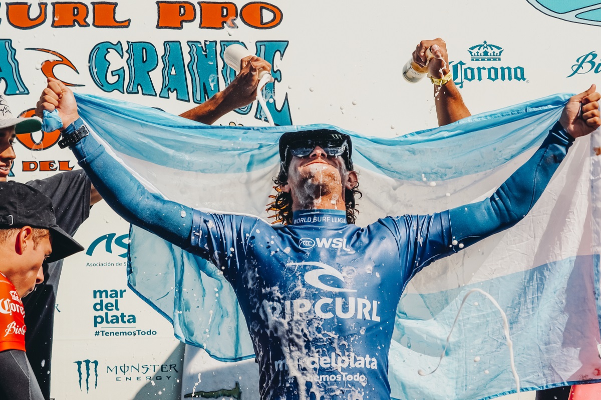 Nacho Gundesen faz história no Playa Grande Pro.