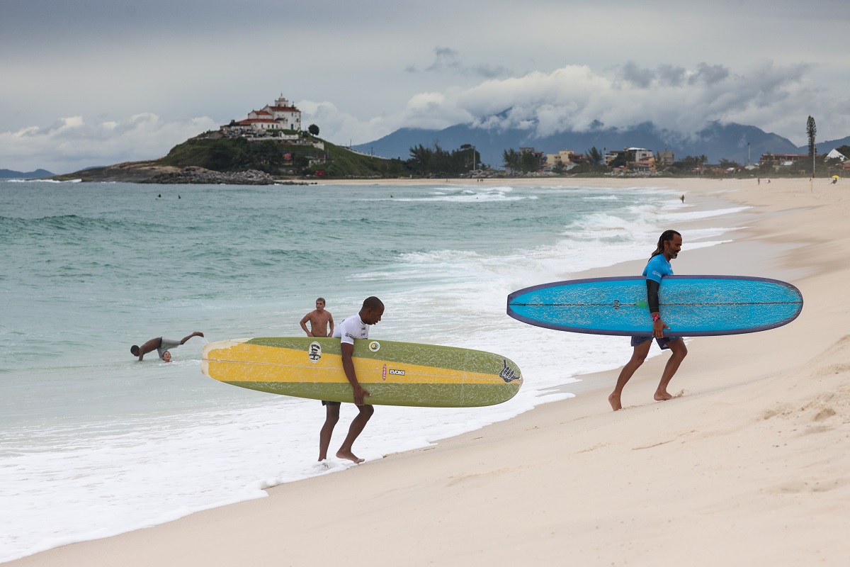 Semifinais Masculinas fecham a sexta-feira na Praia de Itaúna.