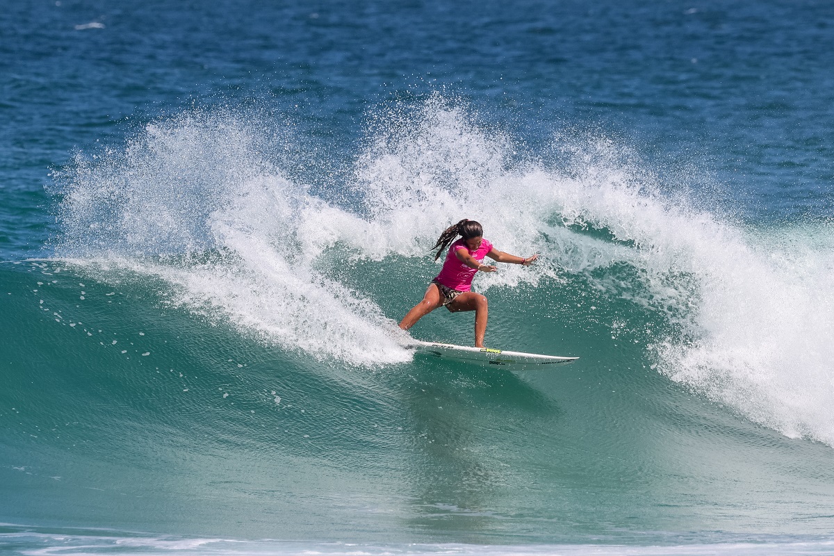 Sophia Medina abre QS 5000 feminino com grande apresentação.