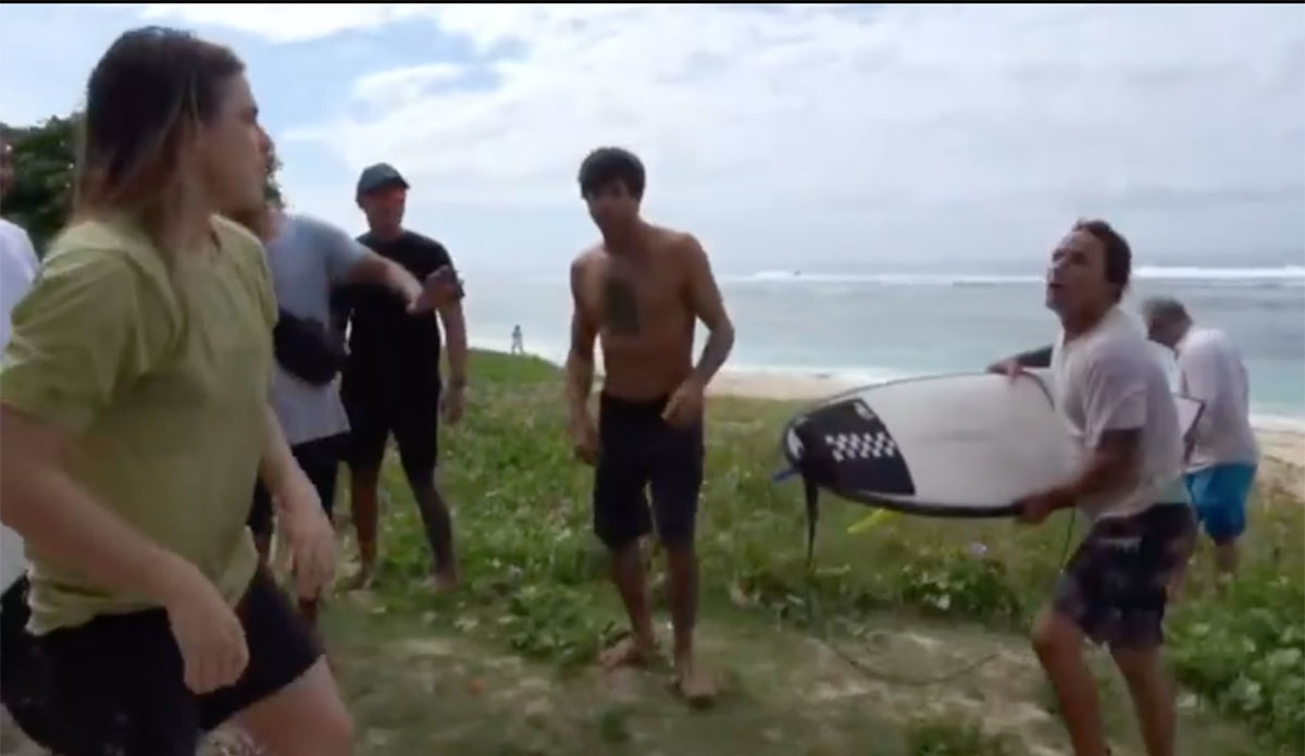 Imagens da agressão à surfista Sara Taylor motivam debate sobre a violência contra mulheres no surfe.