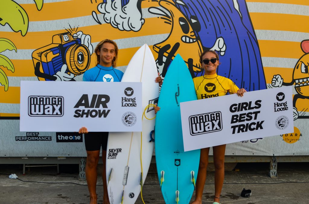 Lukas Camargo e Natália Gerena, vencedores nas melhores manobras no Hang Loose Surf Attack, Pier de Mongaguá (SP)