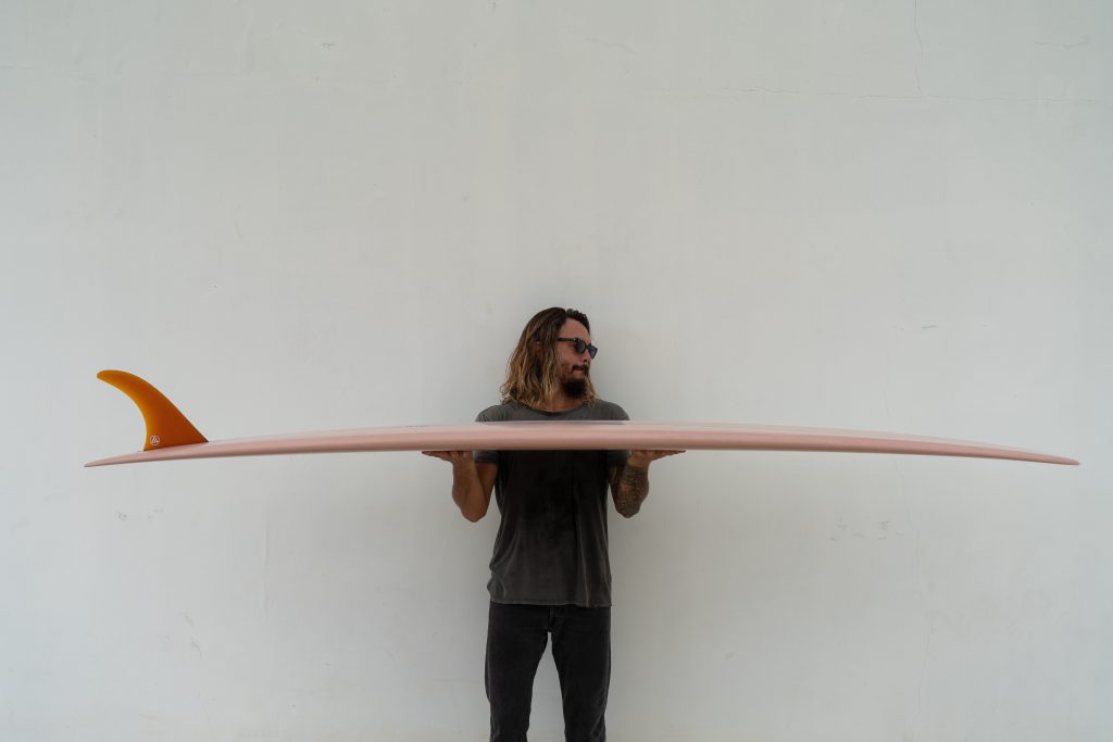 Ross William, shaper radicado em Bali, na Indonésia, está de volta para temporada no Brasil