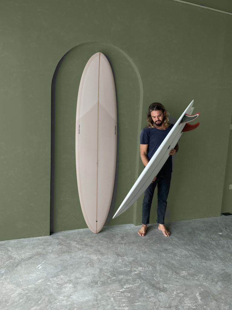 Ross William, shaper radicado em Bali, na Indonésia, está de volta para temporada no Brasil