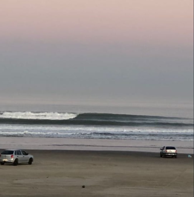 Cassino Beach é difícil de quebrar sem vento, mas este ano já teve excelentes ondas. Quando os ciclones passam afastados da costa quebra o glassy gelado