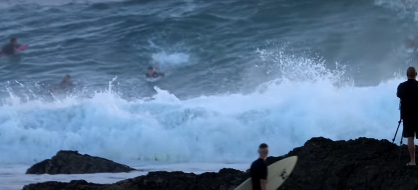 Snapper Rocks - Atrás das pedras | Waves