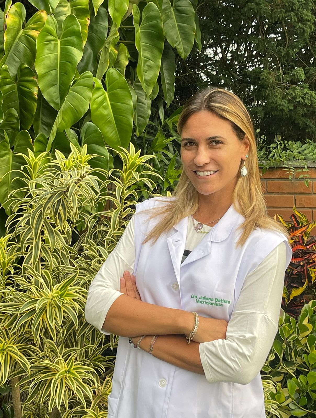 Juliana Batista é nutricionista e surfista. Trabalha com jovens em Matinhos (PR).