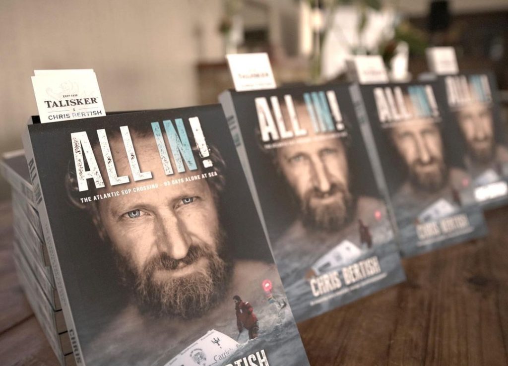 Livro ALL IN de Chris Bertish, 2023.