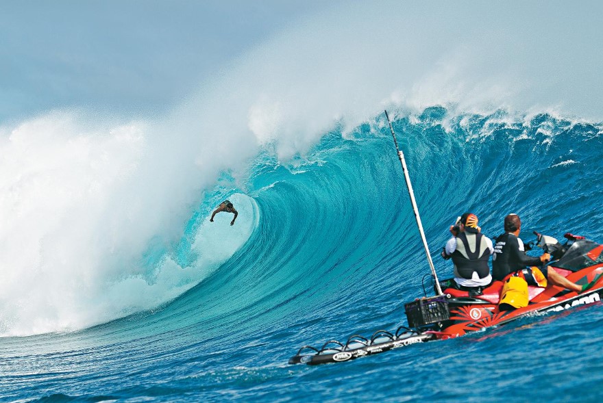 O brasileiro Lapinho em Fiji durante o megaswell de 2012.