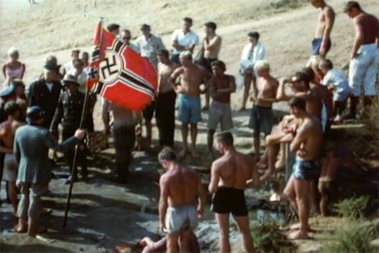 Cena totalmente nosense da série 'Search for Surf' dirigida por Greg Noll e Bruce Brown.