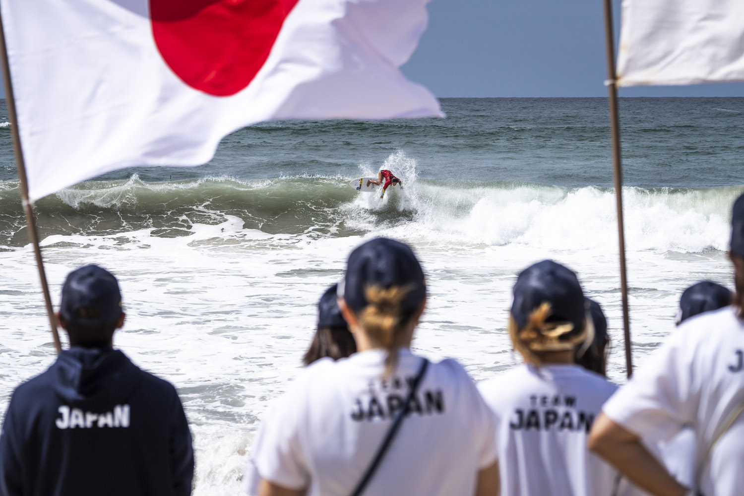Yuuhi Tosaka dá um floater observada pelo time nipônico.