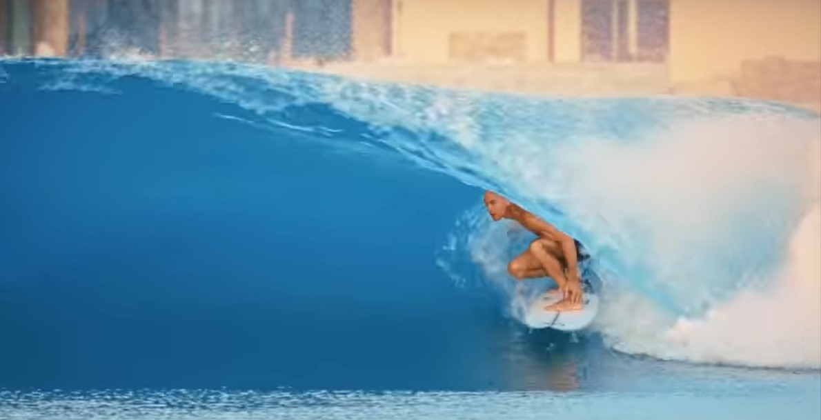 Kelly Slater se diverte em seu novo brinquedo em Abu Dhabi.