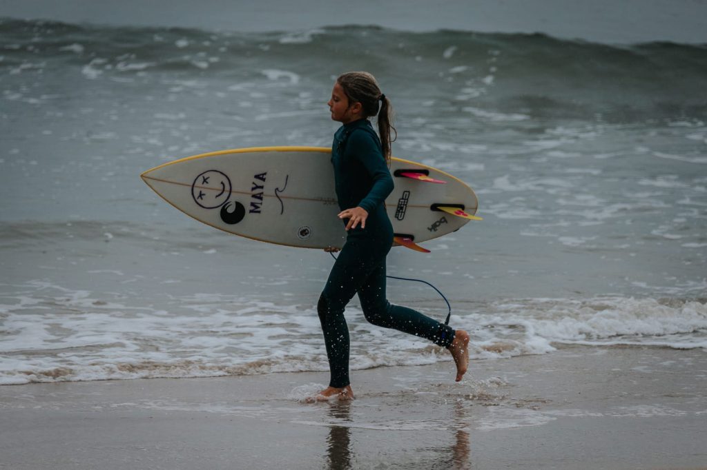 Dia de surfe na Praia da Ferrugem (SC).