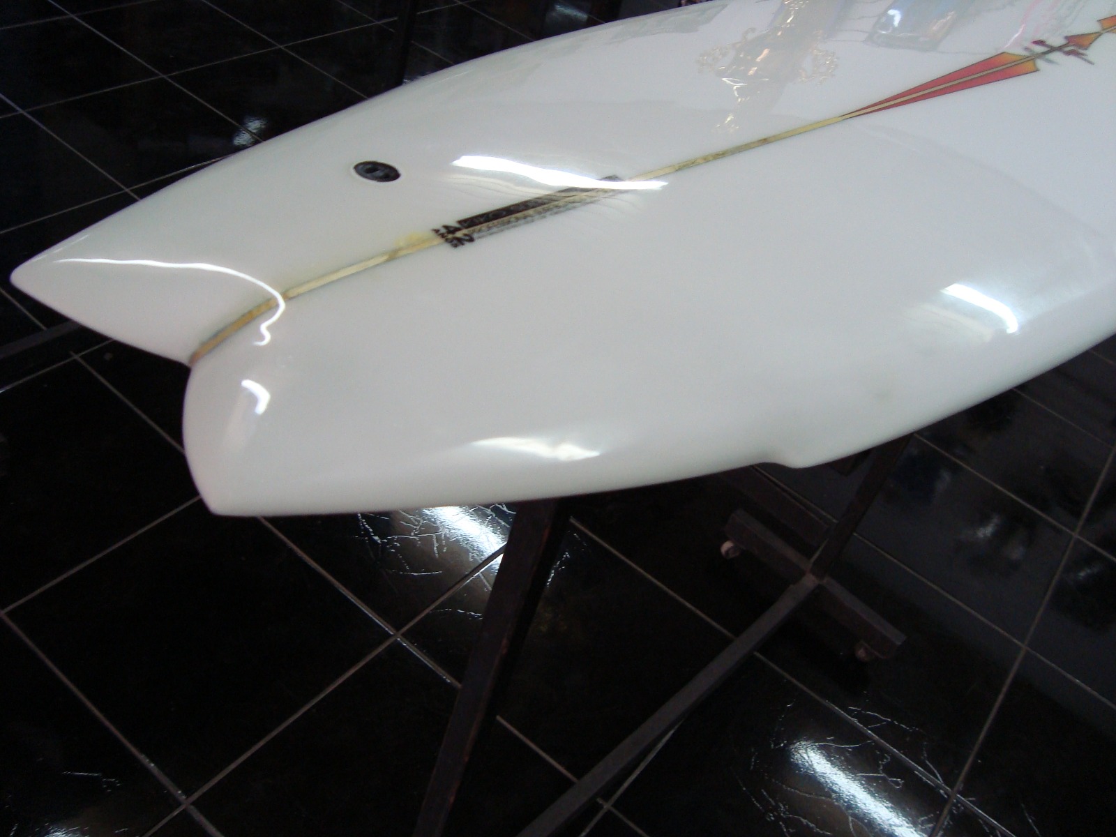 Ambiente contra-cultural inspira o shaper da Kiko Surfboards.