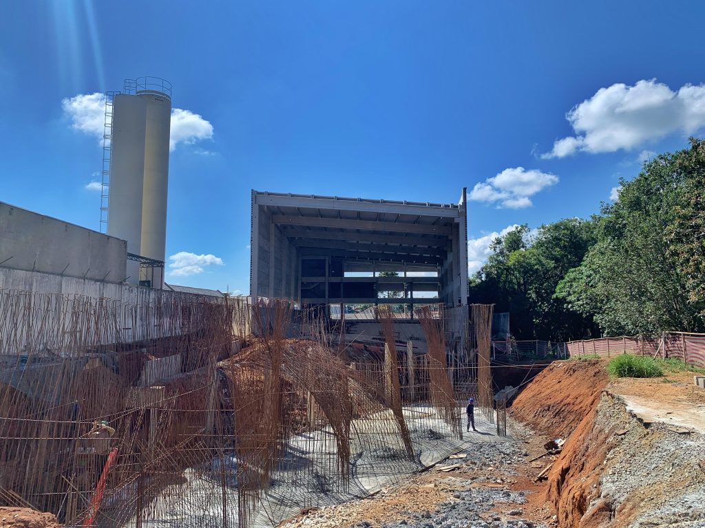 Obras em andamento.