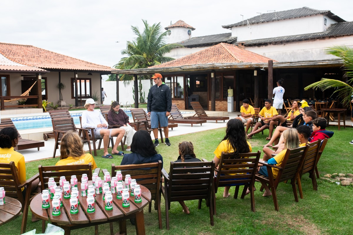 Projeto Novas Ondas para alunos do Centro de Treinamento Leo Neves.