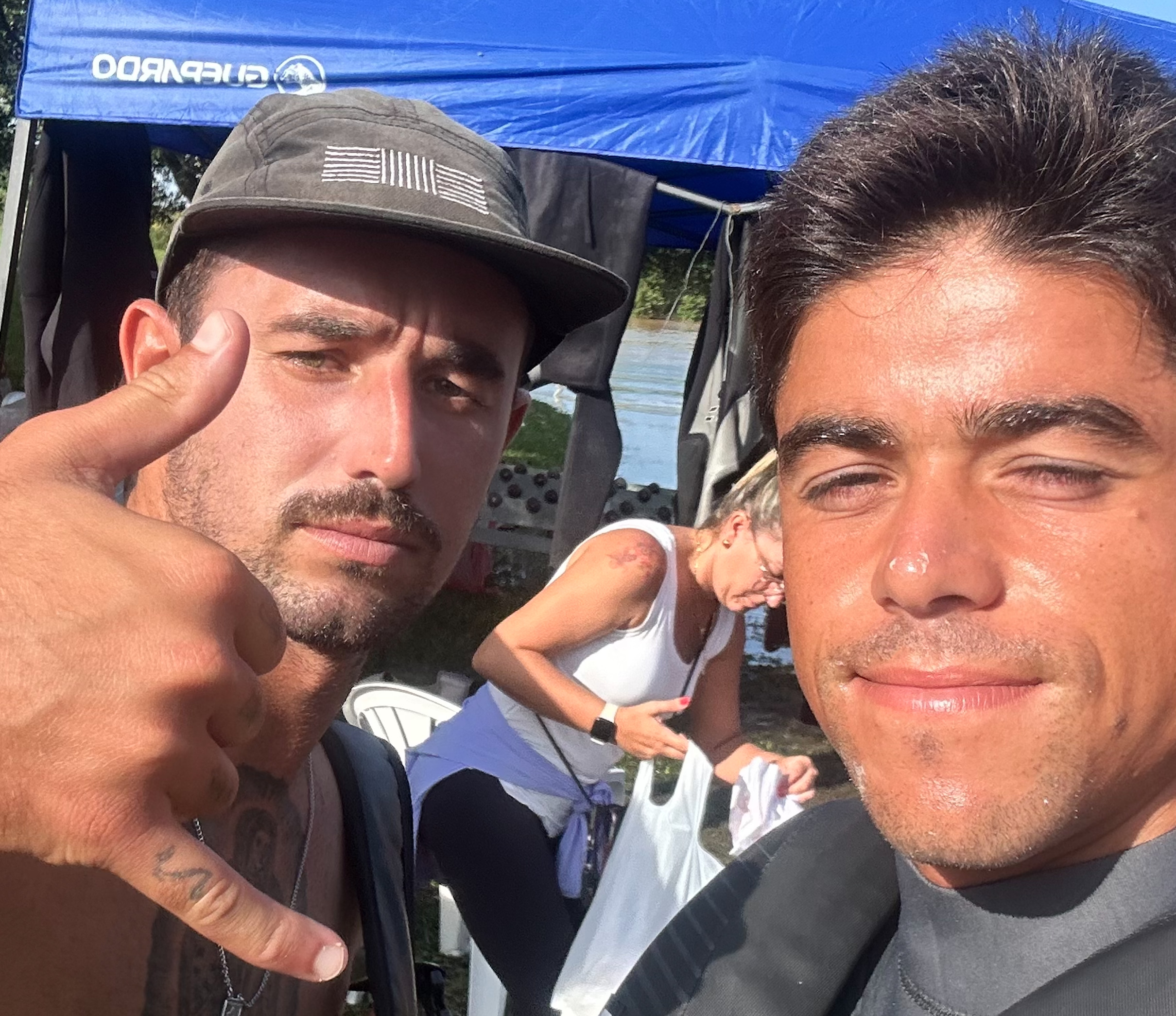 Gustavo Borges e Ricardo Kjellin, surfistas profissionais e resgatistas na tragédia que se abateu sobre o Rio Grande do Sul.