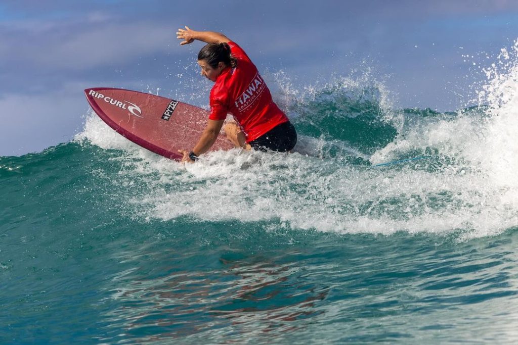 Victoria Feige e Kelly Slater se juntam em campanha para inclusão do surfe adaptado nos Jogos Olímpicos de 2028 em Los Angeles (CA).
