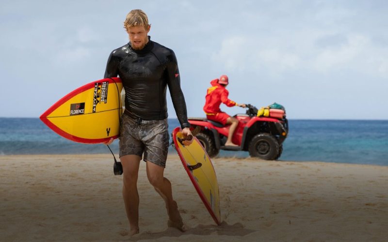 John John representa a Florence na Surf Expo em Orlando, Flórida.