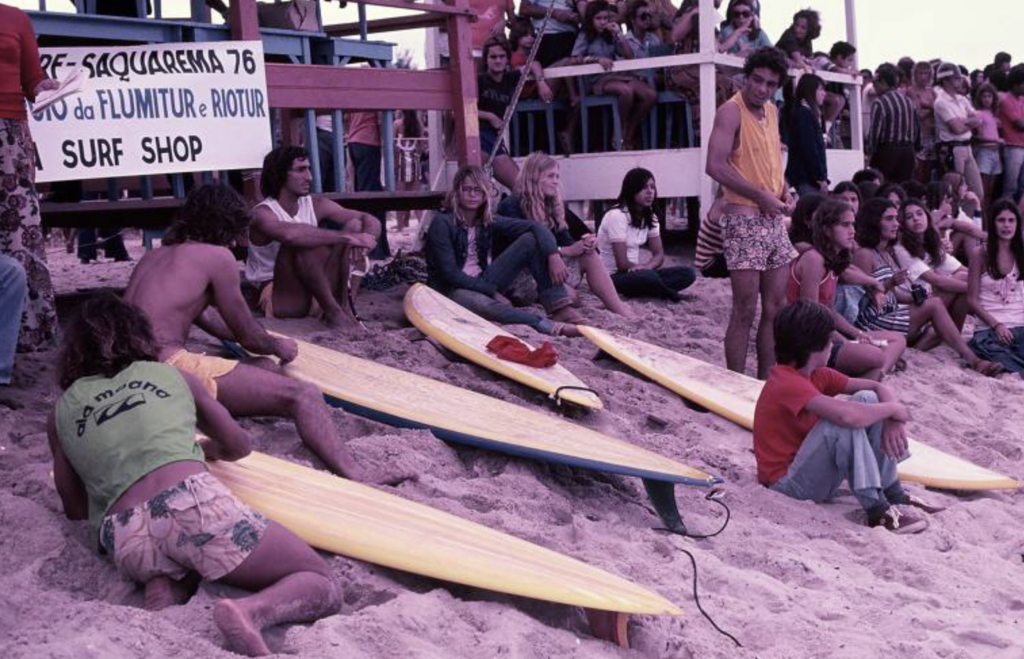 Festival Som, Sol & Surf, em Saquarema, 1976: inspirado em Woodstock, o evento ajudou a consolidar a cultura do surfe no Brasil.